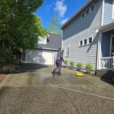 Front-Side-Driveway-Cleaning-in-Snoqualmie-WA 0